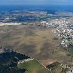 Flugwegposition um 14:25:15: Aufgenommen in der Nähe von Wiener Neustadt, Österreich in 1235 Meter